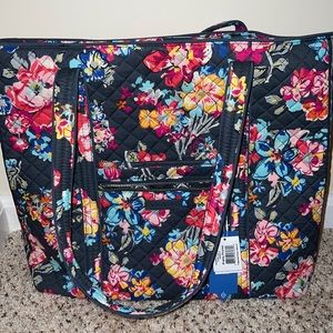 BRAND NEW WITH TAGS Vera Bradley tote!!